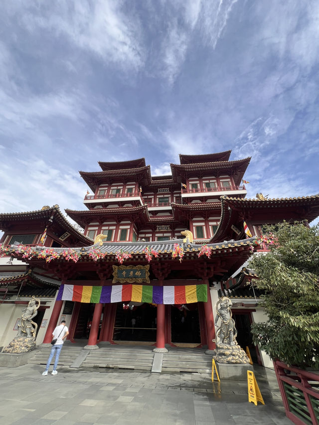 Buddha Tooth Relic Temple (วัดเขี้ยวแก้ว)