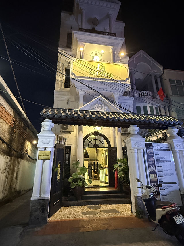 🛵 按完越式按摩，再衝一碗街邊宵夜！🌃