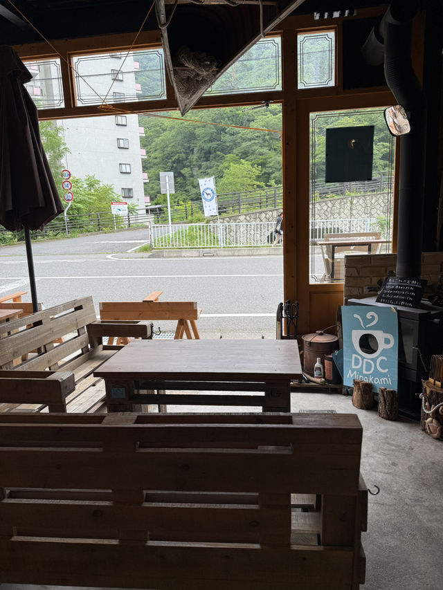 ☕️川辺でコーヒー休憩「DDC – Drip & Drops Coffee Minakami」