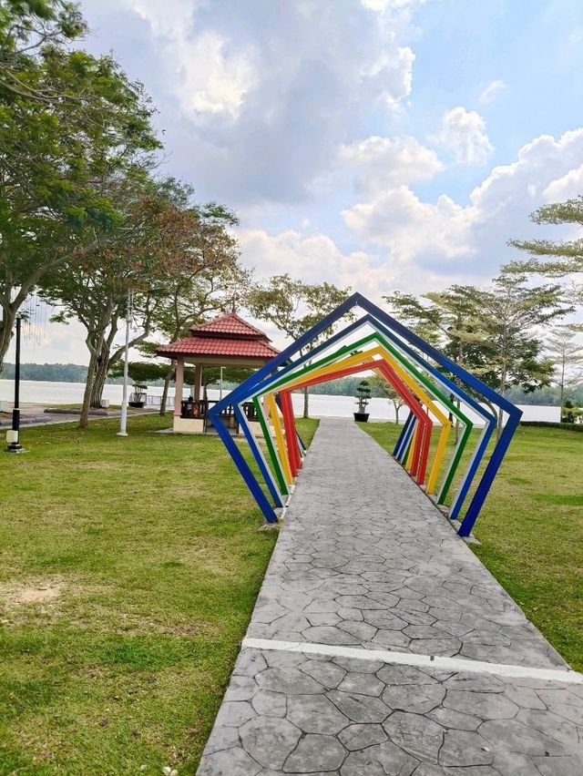 Muar's Hidden Gem: Find Your Peace (and Fun!) at Tanjung Emas Park!