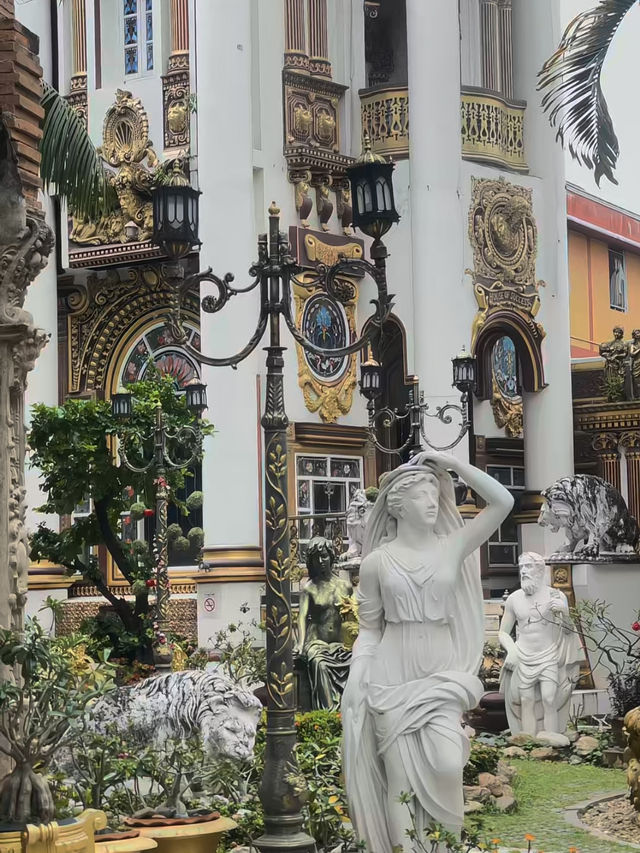 Versailles de Flore คาเฟ่สุดหรูสไตล์ปราสาทฝรั่งเศส