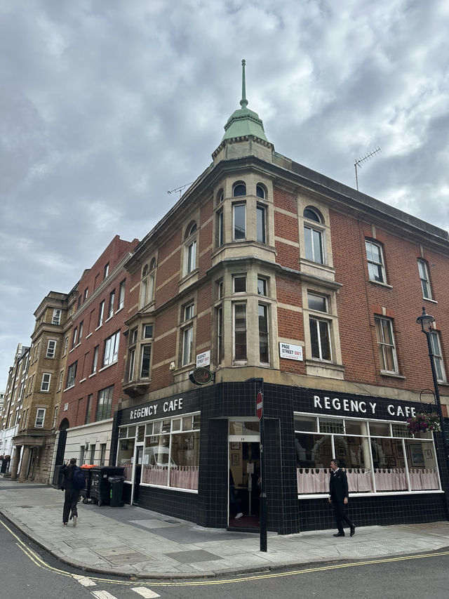ロンドンの朝ごはんといえば「Regency Cafe」！