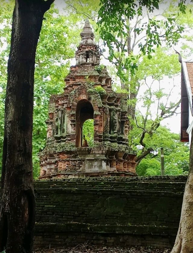 วัดเจ็ดยอด หรือเรียกทางการว่า วัดโพธารามมหาวิหาร