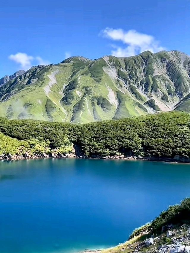 เดินป่าบนยอดเขาทาเตยามะ (Mount Tate)