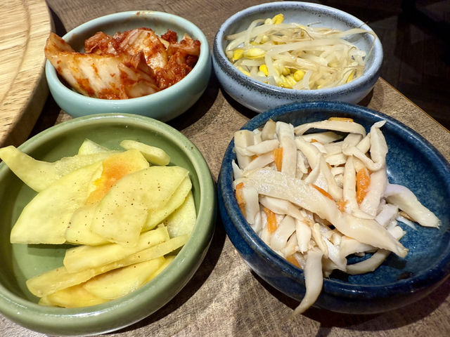 高雄成功路上漢神百貨B3美食天地.（韓姜熙小廚房）是我的最愛餐點