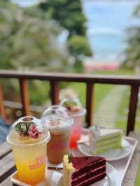 Top Seacret Beach Cafe เป็นคาเฟ่ริมทะเลสไตล์บาหลี