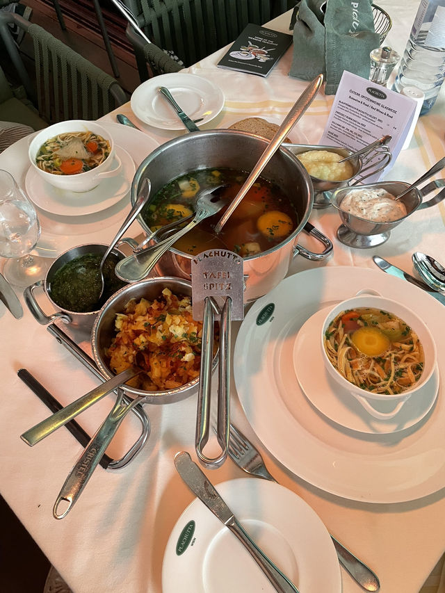 🚋 헝가리에서 전차 타고 비엔나로 – 도착하자마자 찾은 우리의 첫 맛집은?