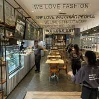 🐾 Greyhound Café: ร้านอาหารฟิวชั่นสไตล์ชิค