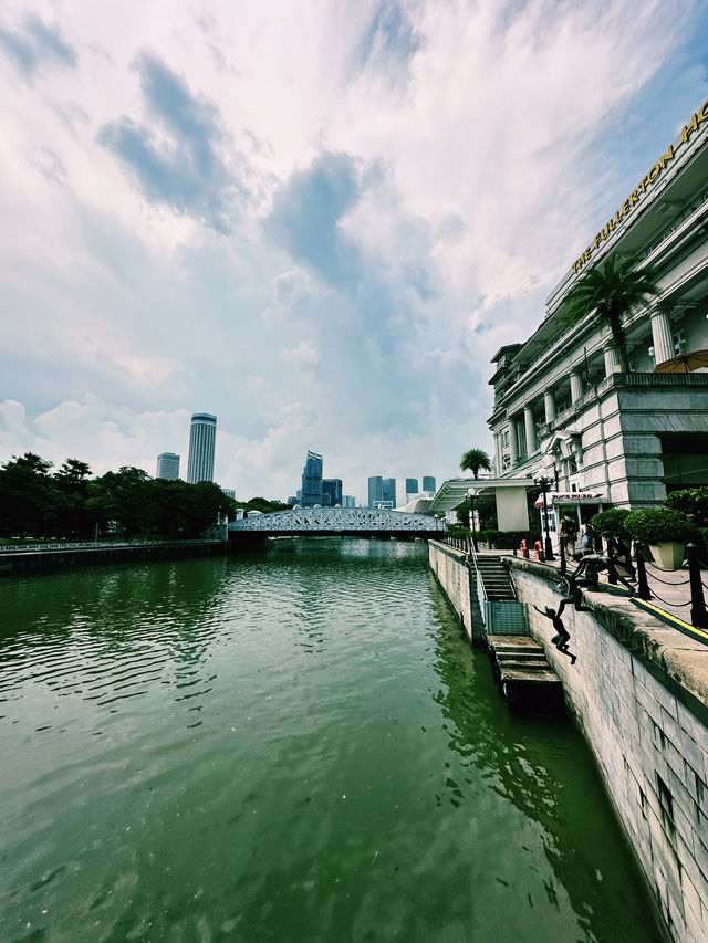 Time Travel on Cavenagh Bridge – Where Old Meets New