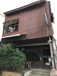 I’m Homeless Bar & Grill, Western Comfort with Rock & Ribs in Hat Yai