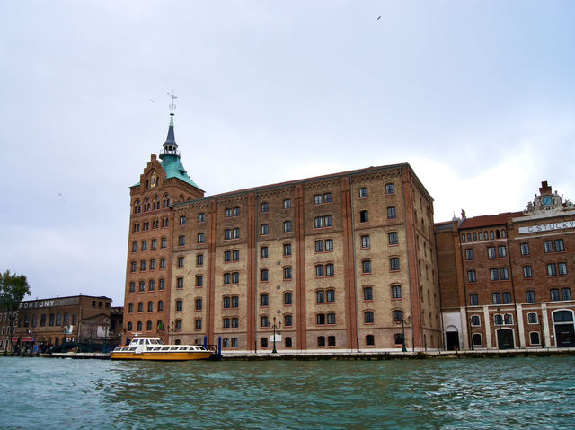 🚤 Floating into a Dream – Our Arrival in Venice by Boat