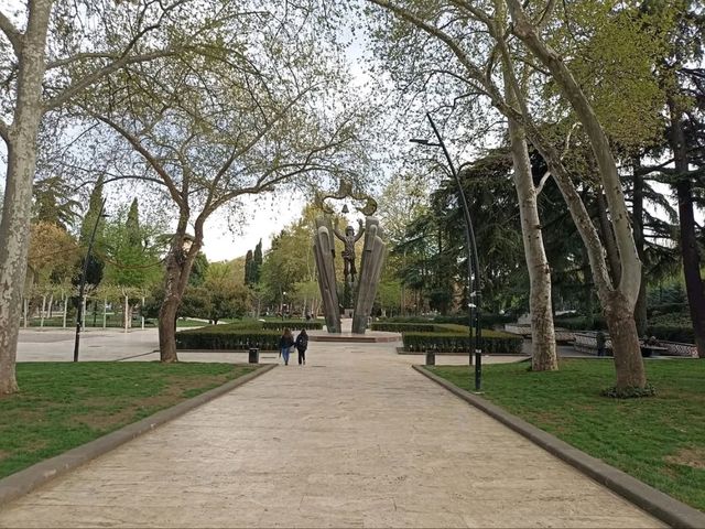 City Strolls and Chill Vibes at Rike Park