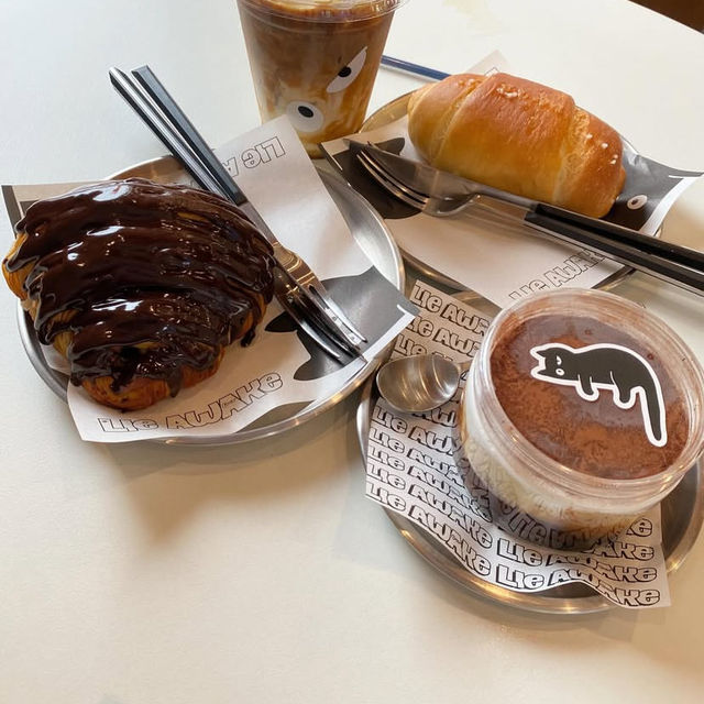 Lie Awake Cafe – ร้านกาแฟลับในปั๊ม 