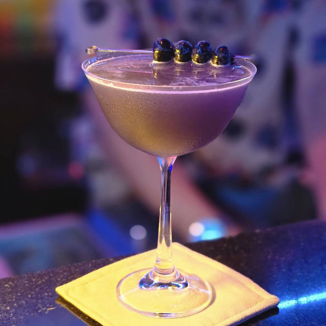 NO NAME? Coffee and Cocktails ชิค ชิลล์ริมหาด