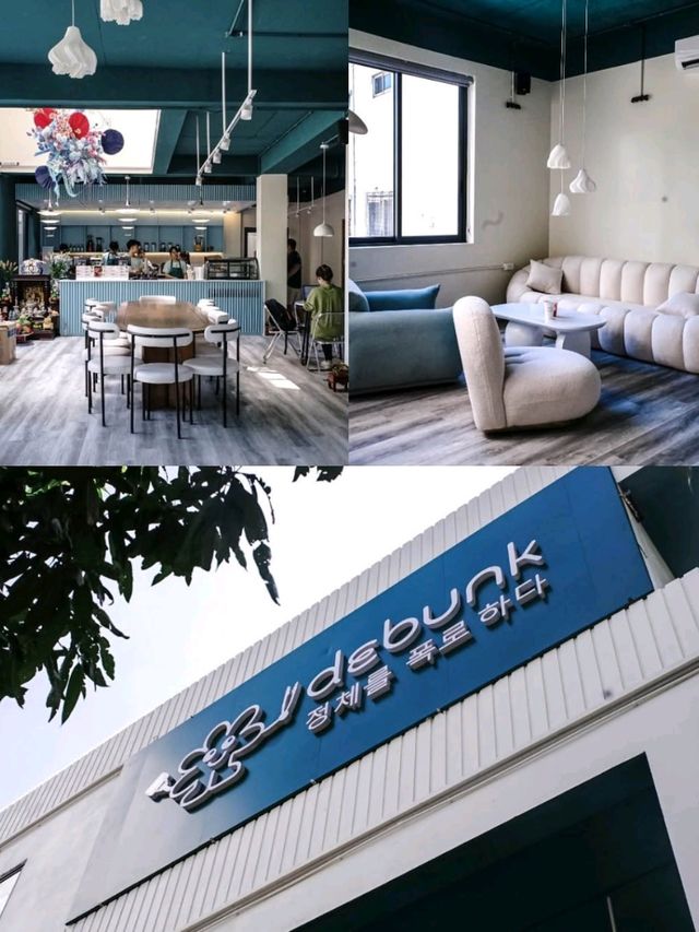 Debunk Coffee & Grill