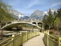 ทะเลสาบสีเทอควอยซ์ใน Lijiang แบบไม่ต้องใส่ฟิลเตอร์