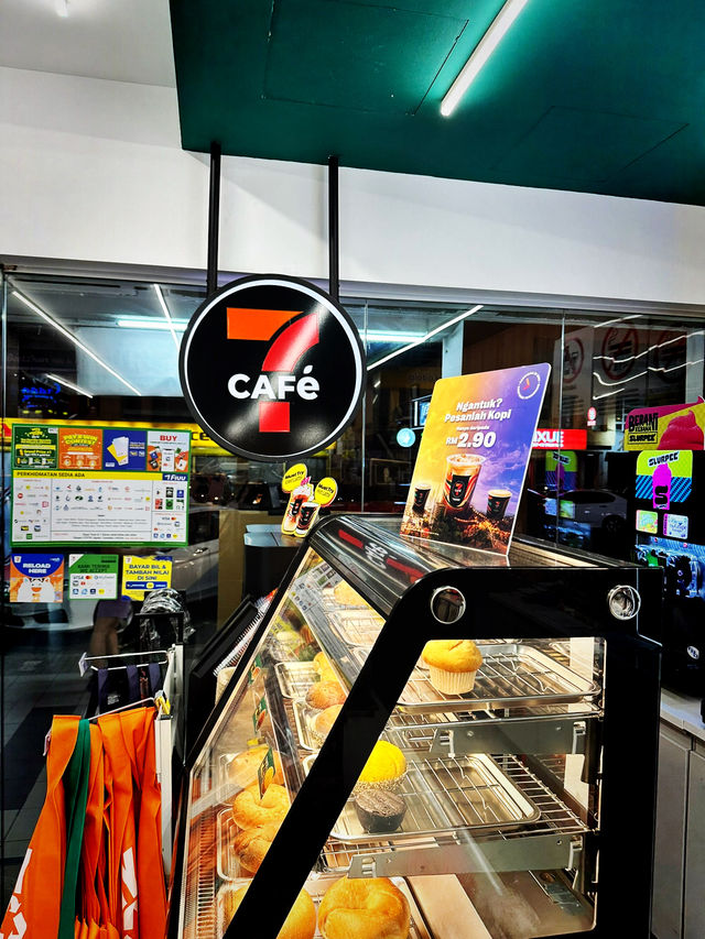 コンビニ以上、カフェ未満？7CAFÉで過ごす新感覚クチャイ・マジュ旅！