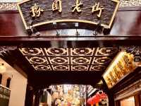 A Vibrant Labyrinth of Traditional Shopping and Cultural Discoveries