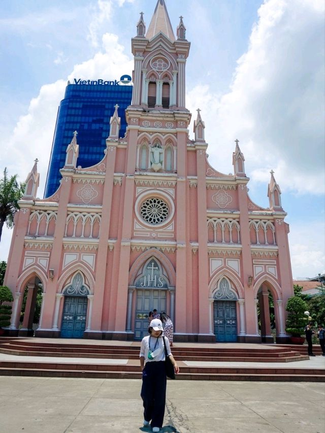 โบสถ์สีชมพู (Danang Cathedral) @เวียดนาม🇻🇳