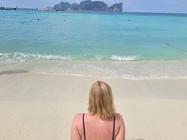 🏖️ Long Beach bliss : Phi Phi’s Secret Stretch of Paradise! Turquoise calm, white sand! 🏖️ Long Beach bliss : Phi Phi’s Secret Stretch of Paradise! Turquoise calm, white sand!