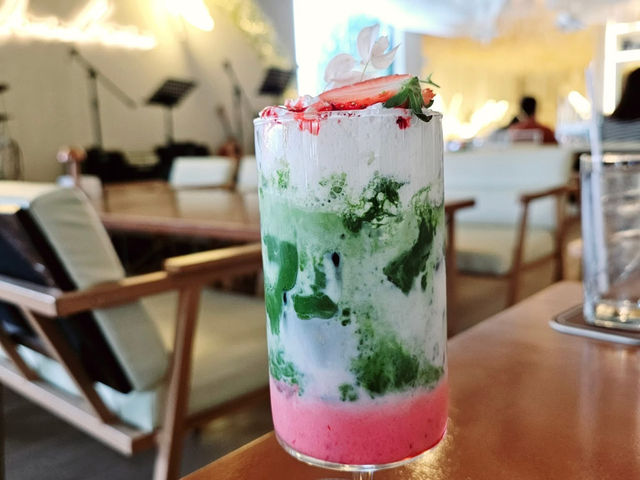 Jomhom Cafe & Music 