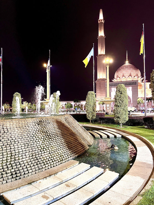Dataran Putra & Putra Bridge: Iconic Night Views of Islamic Majesty in Putrajaya