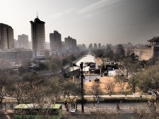 Day & Night view of Xi’An City Wall 