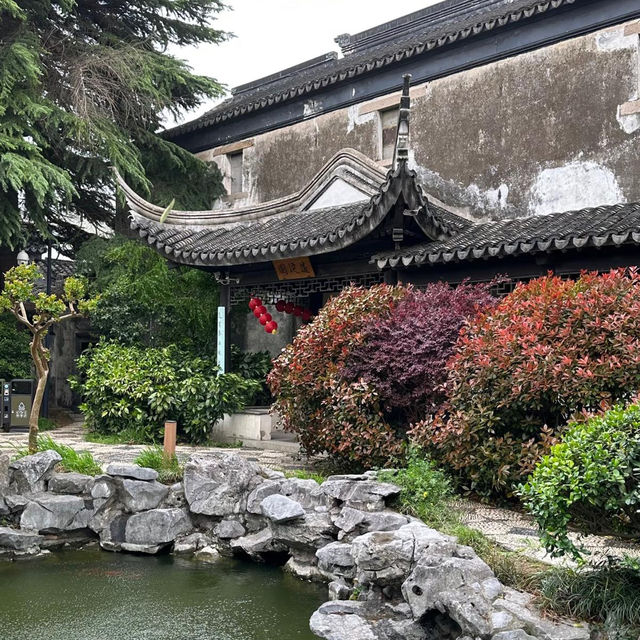 中式建築下的秋日人文