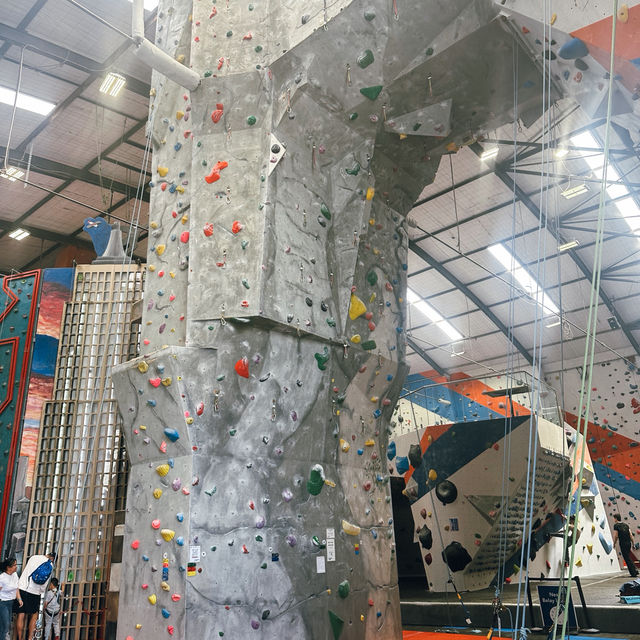สนามปีนผาจำลองสุดมันส์ใจกลางเมือง Rock Climbing สนามปีนผาจำลองสุดมันส์ใจกลางเมือง Rock Climbing