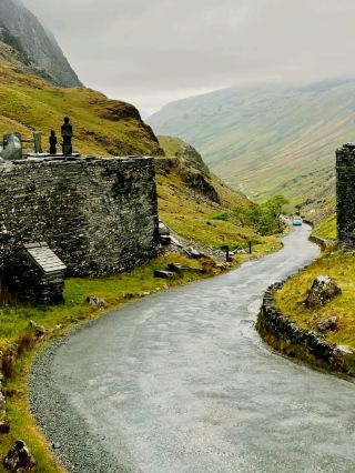 #hellohalloween
🍁 Autumn in the Lake District – A Golden Escape! 🏞️

Experience the Lake District wrapped in hues of gold, amber, and red. Crisp air, mirror-like lakes, and cozy village walks make it the perfect autumn getaway. Don’t miss a scenic drive around Windermere or Derwentwater — pure magic! 🍂

#travel #thingstodo #familytravel #couplestrip #staycation