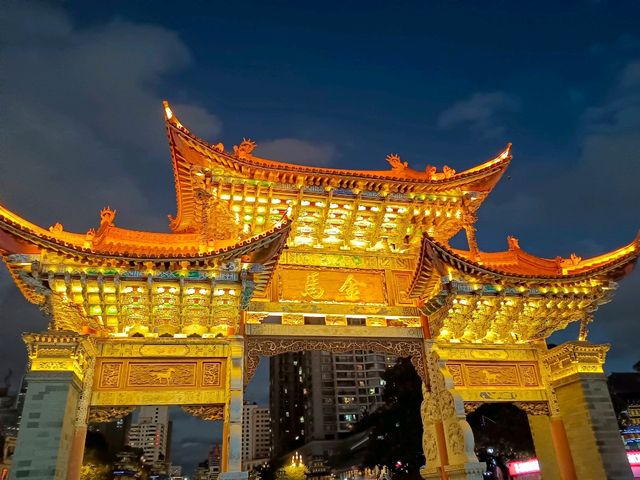 金馬碧雞坊 Jinma Biji Historic site