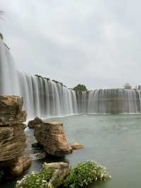 พี่จีนทำถึง! 🌊 น้ำตกเทียมในสวนขนาดใหญ่ 