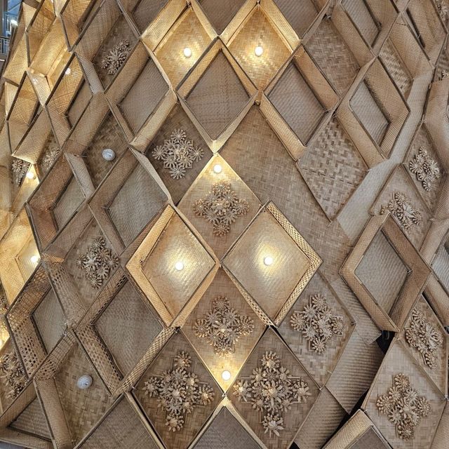 พิกัด : ถ่ายรูปต้นคริสต์มาส ทำจากไม้ไผ่+งานจักสาน