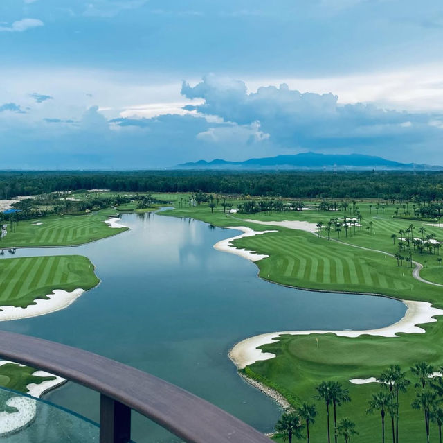 Forest City Golf Hotel: Your Luxe Getaway in Nature 🌳⛳