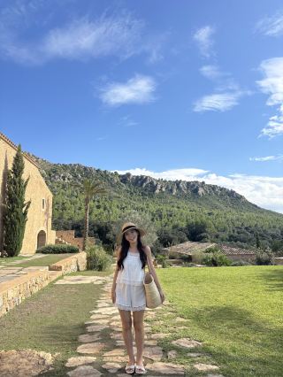 A Mallorca hotel that looks like it came straight out of a fairy tale village💚