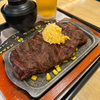 地址:岩盤牛扒 ミディアムレア ステーキ (新領域廣場) (荃灣)
荃灣西樓角路1-17號新領域廣場1樓102號舖

特色:日本菜 西式 牛扒 鐵板燒

人均價格:$51-100

評價:
牛扒揀左牛柳 揀左7成熟 都做到想要既熟成度
牛扒厚身 肉質都ok 幾好味 價錢唔算平
鰻魚丼份量同下午茶份量一樣 但價錢就差唔多double
有d唔太抵食 但味道都ok

