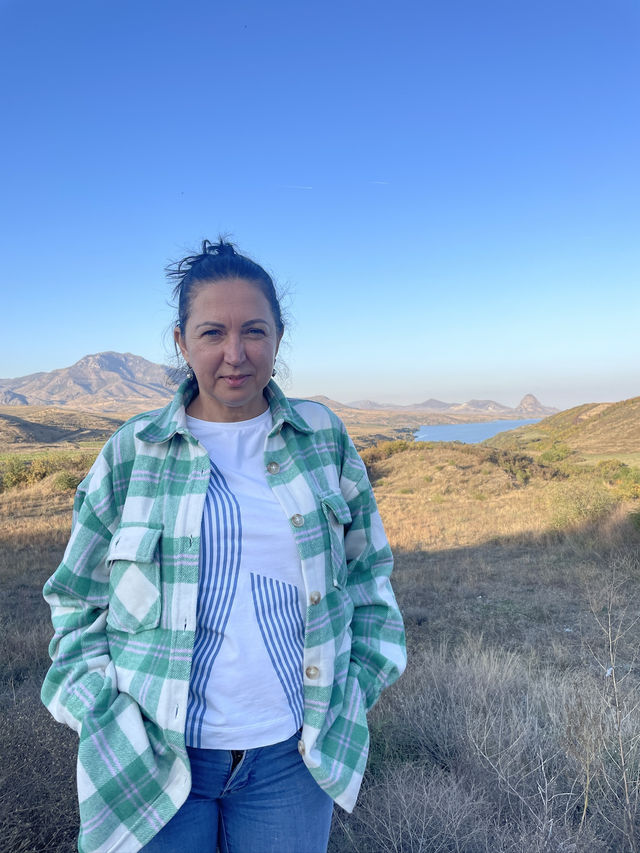 Is Armenian Hospitality Real? A Hitchhiking Story from Lake Sevan to Tbilisi 🇬🇪