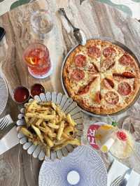 愉景灣海濱Chill爆西餐！ONA：松露薯條＋辣肉腸Pizza，人均$250嘆盡異國風情 🍕🍟