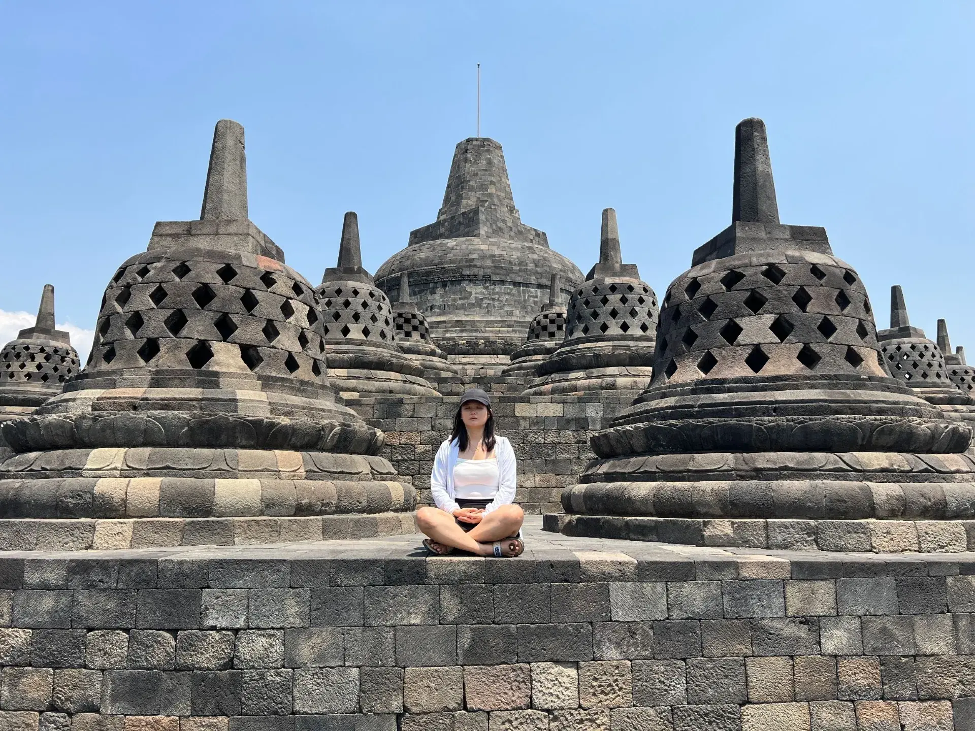 [Yogyakarta, Indonesia] A World Wonder Underrated Despite Its Fame! Borobudur: Time-Traveling Captures of My Wife!