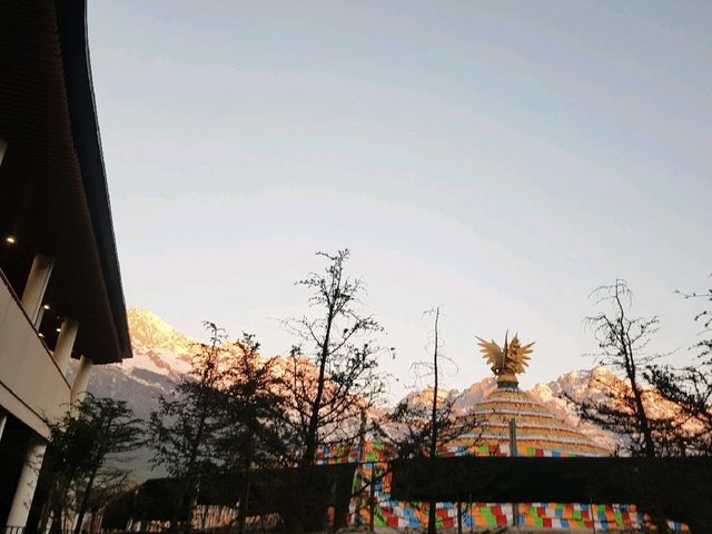 Discovering Jade Dragon Snow Mountain: The Blend of White Snow and Sky