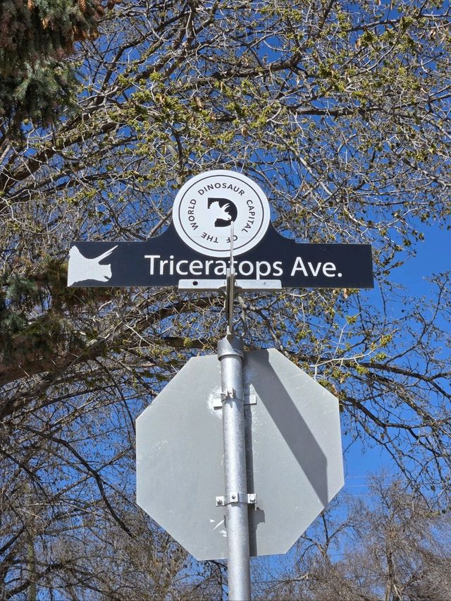Exploring Alberta’s Dinosaur Capital — and Its Tiny Pub Town Gem