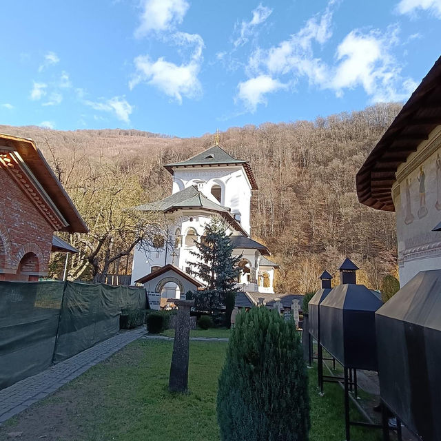 Lainici Monastery 🏛️