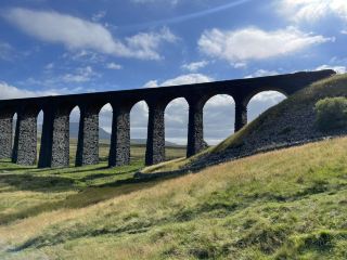 The magnificent Ribblehead Viaduct! 🌼🪻