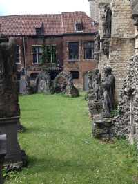 Antwerp is the city of the thrown hand. 