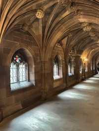 🇬🇧 約翰·萊蘭茲圖書館（John Rylands Library）📖