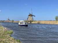 Windmills and Masterpieces: A Dutch Day from Kinderdijk to The Hague