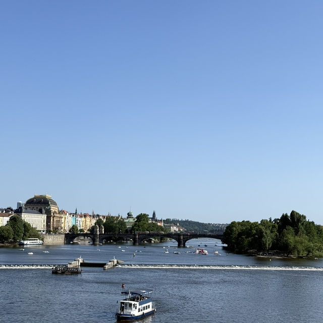 🇨🇿 Prague Travel Guide: The City of a Hundred Spires