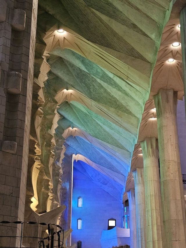 聖家堂：光影大師的建築奇蹟