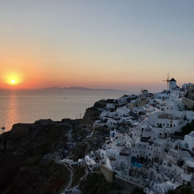 Greece🇬🇷Santorini: A Timeless Escape in Blue and White💙🤍