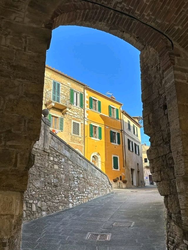 🌿 Thermal Serenity in the Heart of Tuscany – Serre di Rapolano, Italy